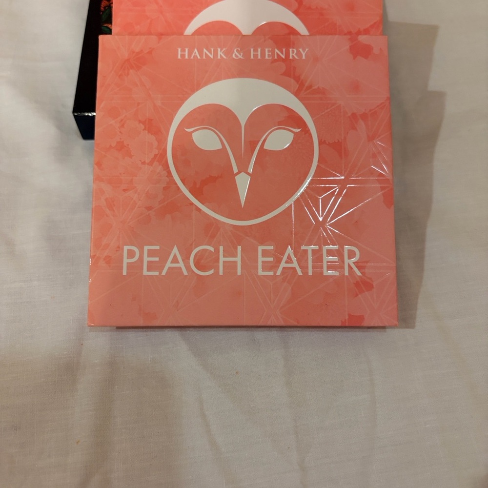 Hank & Henry Peach Eater Eyeshadow Palette - Pink and Peach Shades
